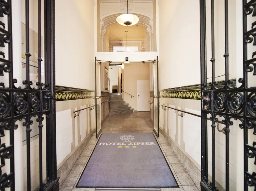 Hotel Zipser - Interior entrance