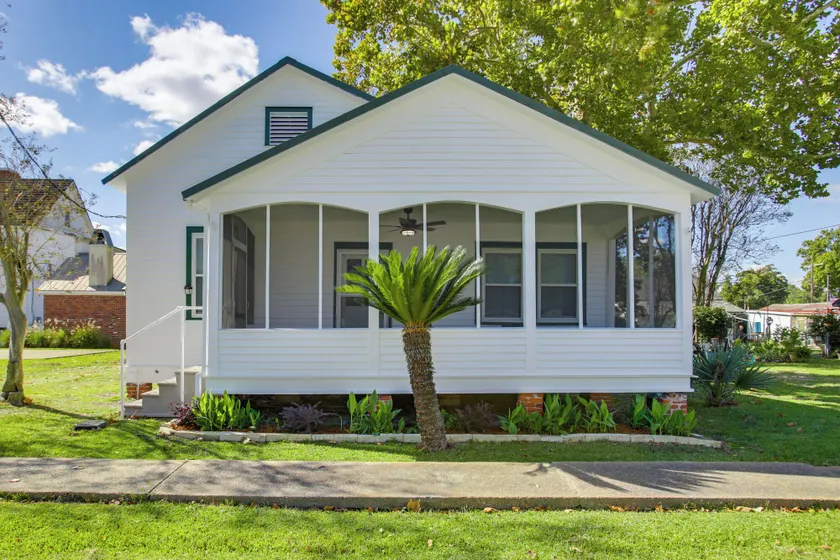 Cajun Country Getaway! Historic Lutcher Bungalow - Image 1