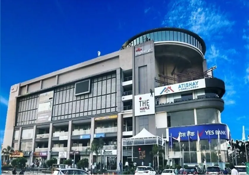 The Maple Hotel - Image 1