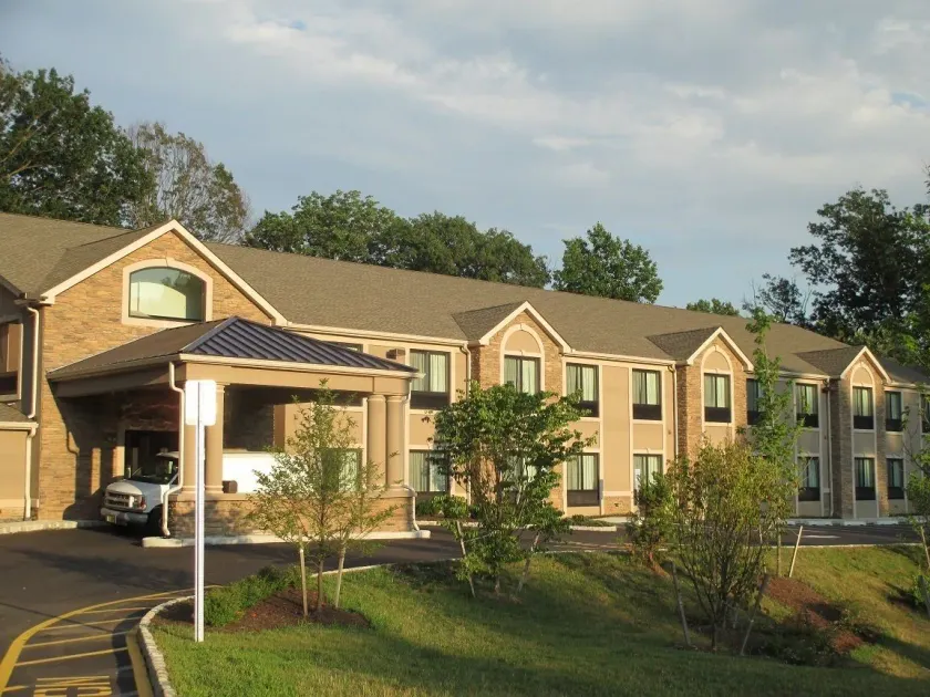 Red Carpet Inn and Suites Monmouth Junction - Image 1