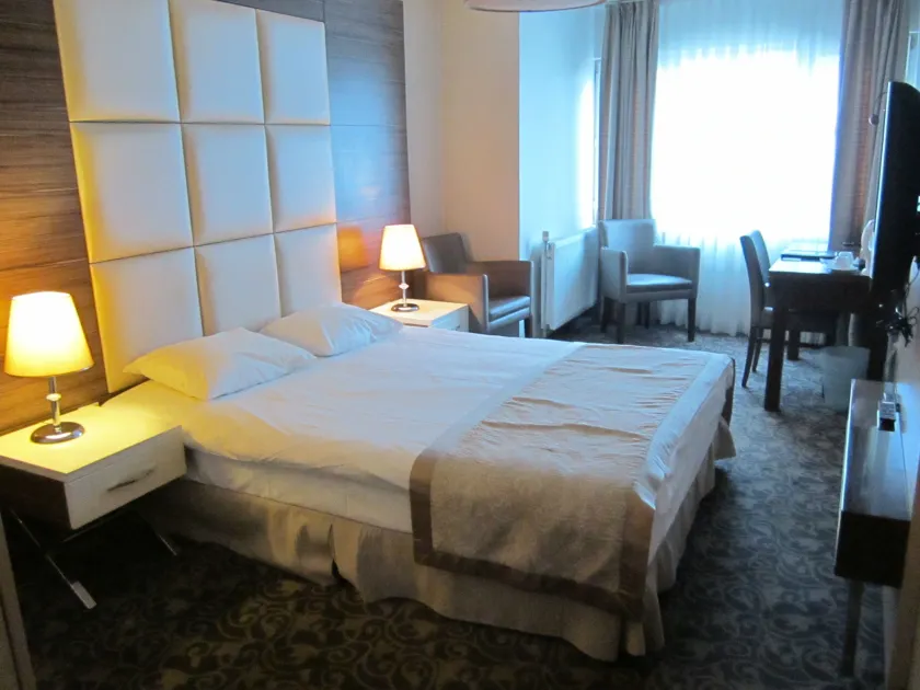 Derpa Suite Hotel - Image 1