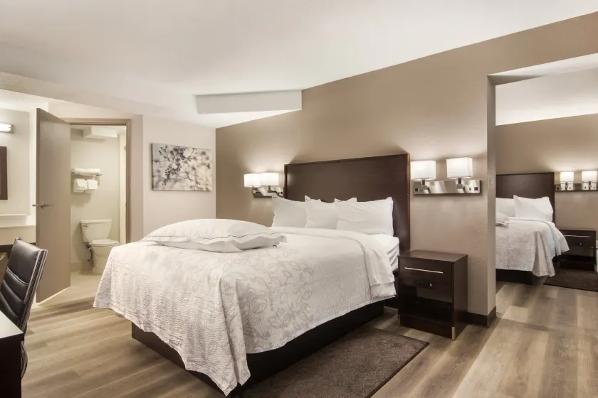 Red Roof Inn PLUS & Suites Erie - Image 1