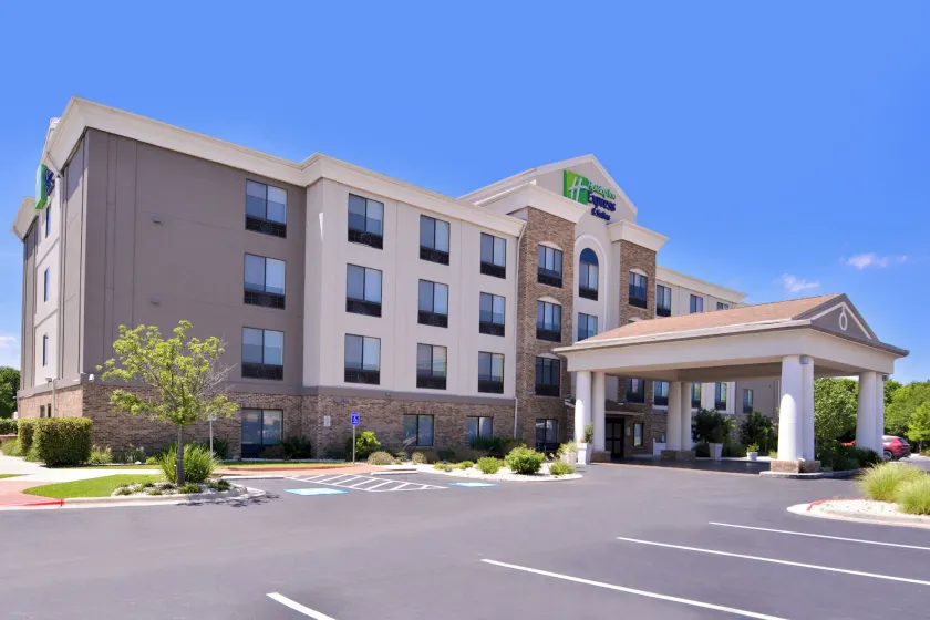 Holiday Inn Express & Suites Selma by IHG - Image 1