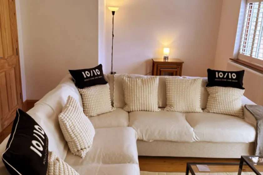 Stylish Happiness Home - Surrey - Image 1