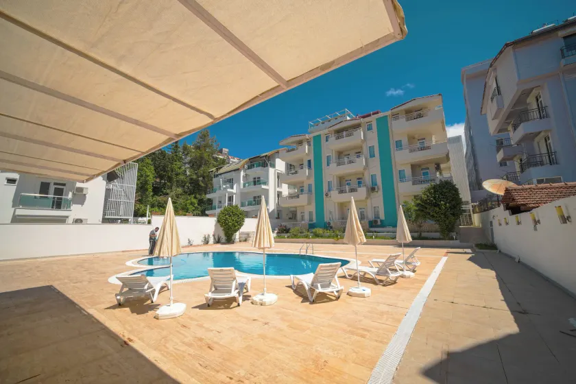 GOLDEN DAiSY HOTEL - Image 1