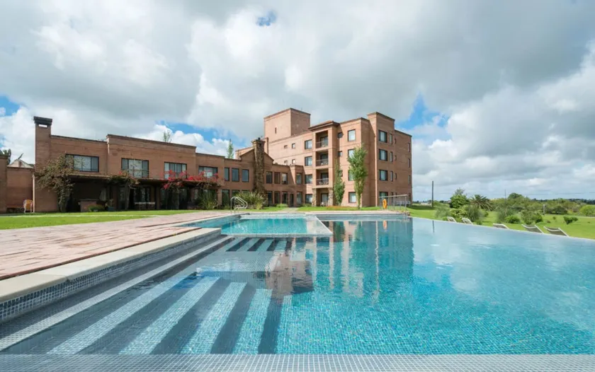 Regency Park Hotel - Image 1