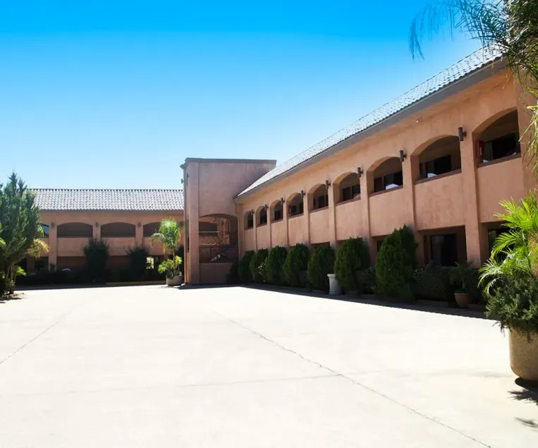 Estancia Inn - Image 1