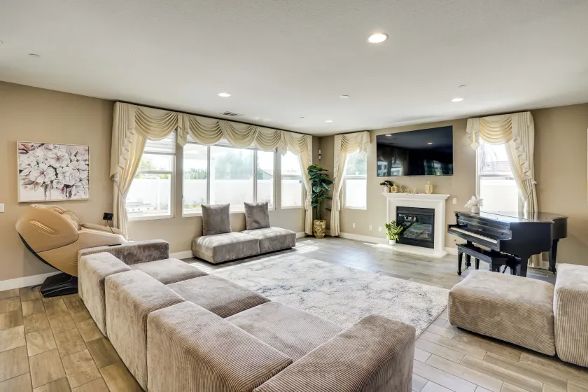3 Mi to Disneyland: Home w/ Hot Tub + Game Room - Image 1