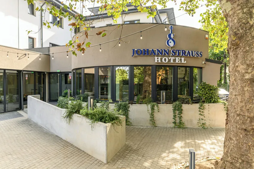 Johann Strauss Hotel - Image 1