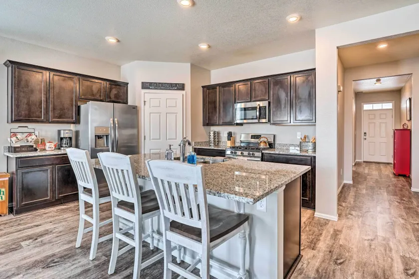 Dreamy Windsor Home with Grill ~ 3 Miles to Lake! - Interior