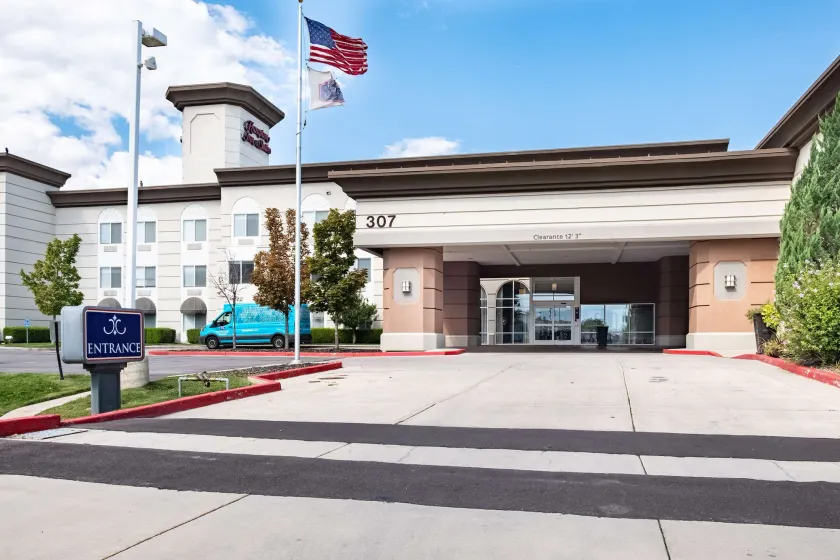 Hampton Inn & Suites Salt Lake City Airport - Image 1