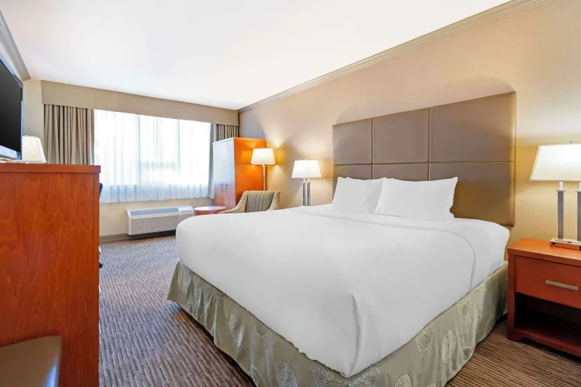 Best Western Plus Barclay Hotel - Image 1