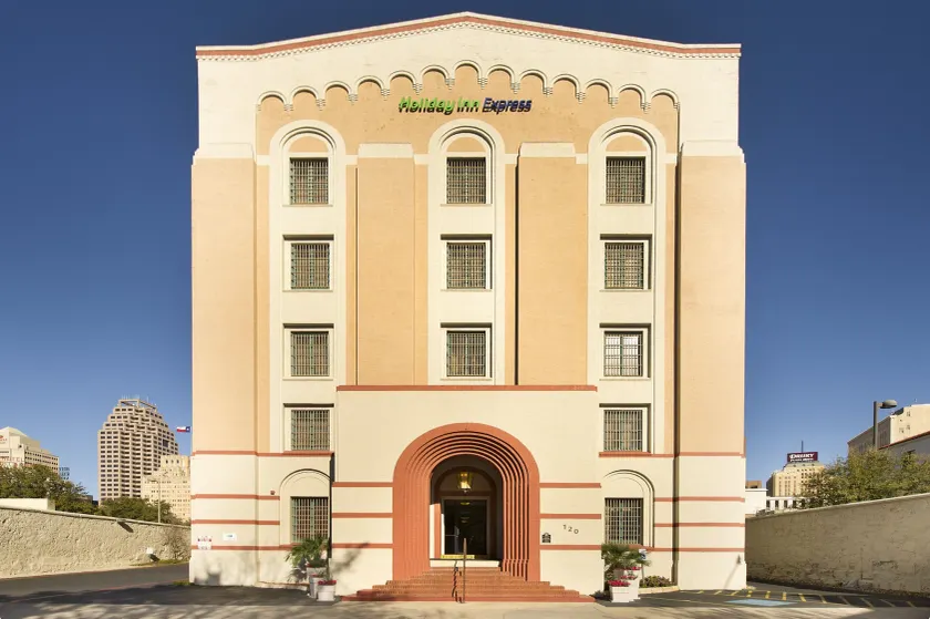 Holiday Inn Express San Antonio North Riverwalk Area by IHG - Image 1