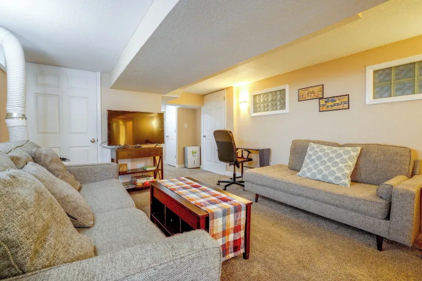 Walk to Grand Ave Shops & Dining! Cozy St Paul Apt - Image 1