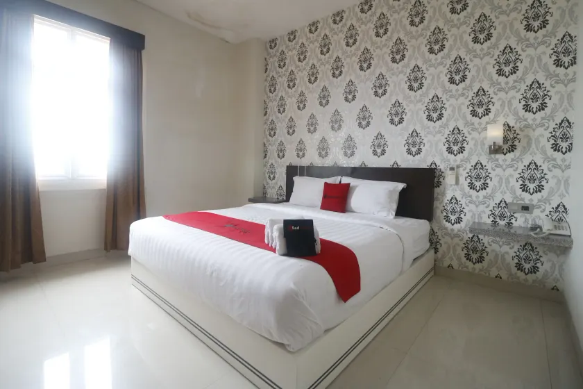 RedDoorz Plus near Universitas Negeri Makassar - Image 1