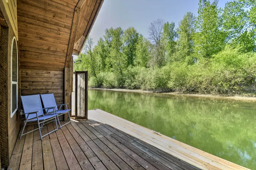 Floating Home on Columbia River w/ Provided Kayaks - Image 1