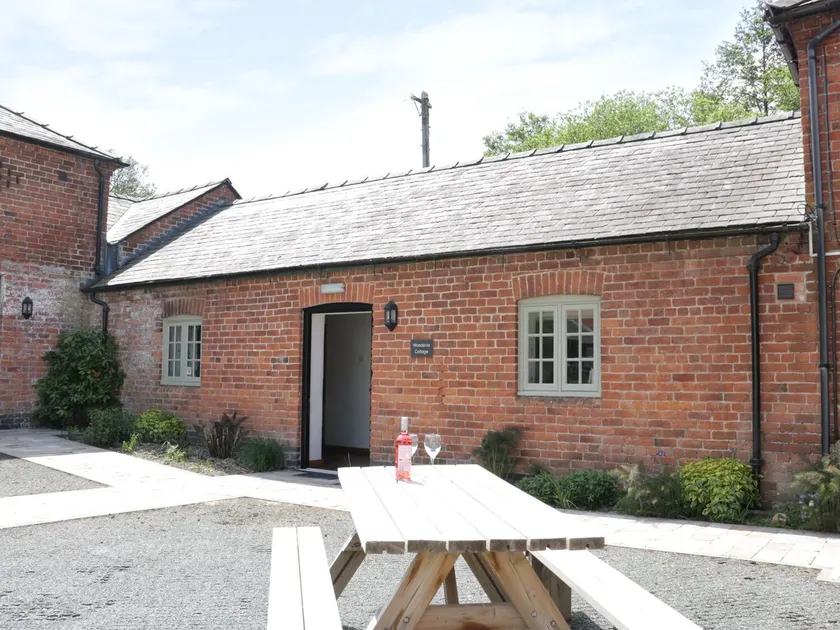 Woodside Cottage - Image 1
