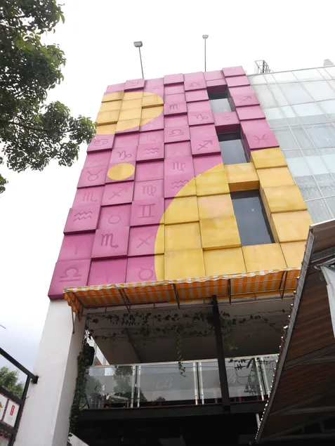 Best Hotel - Image 1