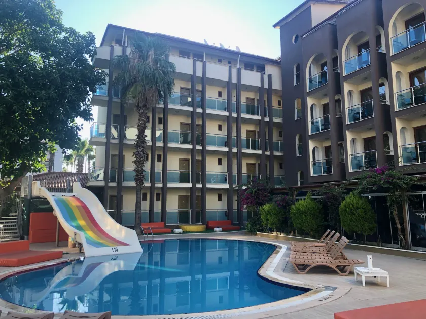 Astoria Life Hotel - Image 1