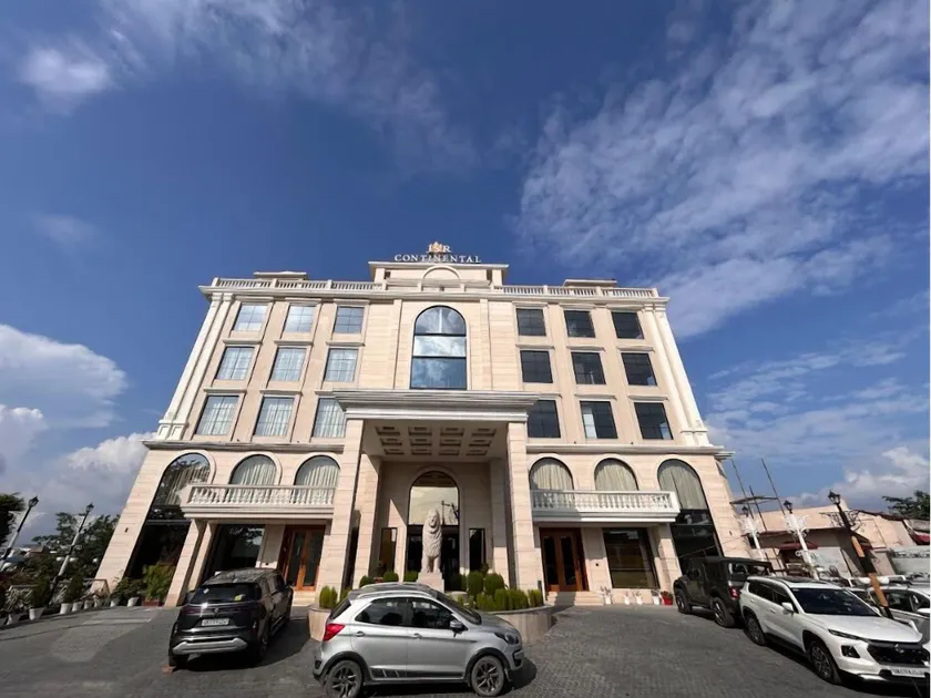 Hotel JSR Continental - Image 1