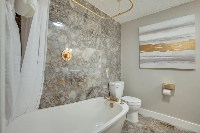 Spacious Riverfront Delaware Home w/ Views - Interiör