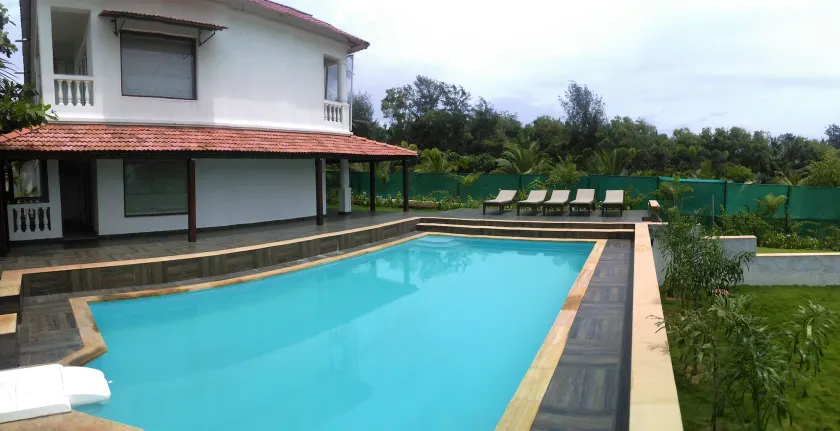 Shining Sand Beach Hotel - Image 1