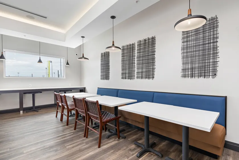 Holiday Inn Express Kansas City North - Parkville by IHG - Siddeområde i lobbyen