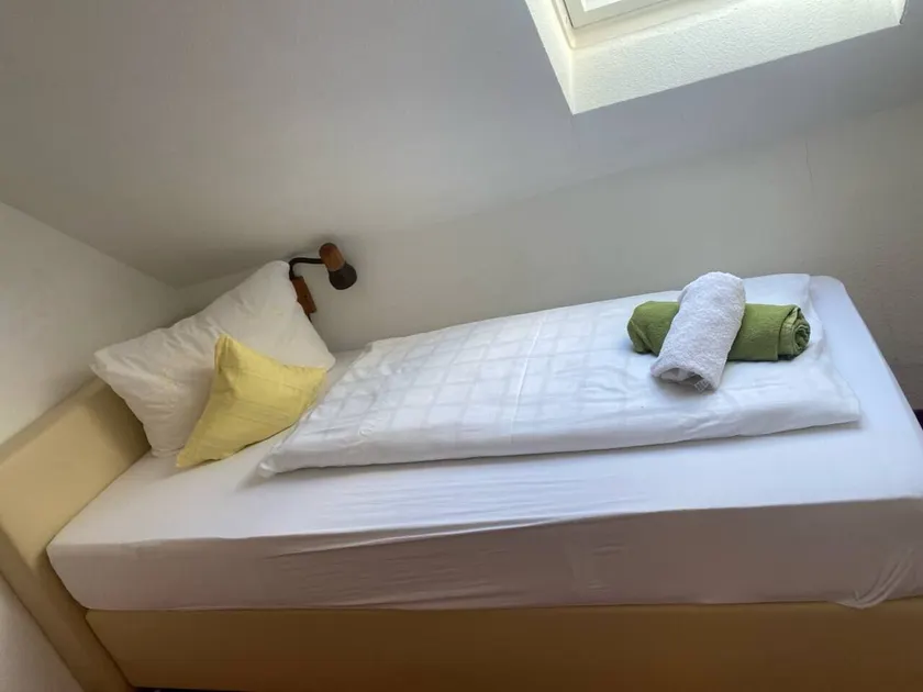Room in Guest Room - Single Room With Shared Bathroom and Kitchen - Image 1