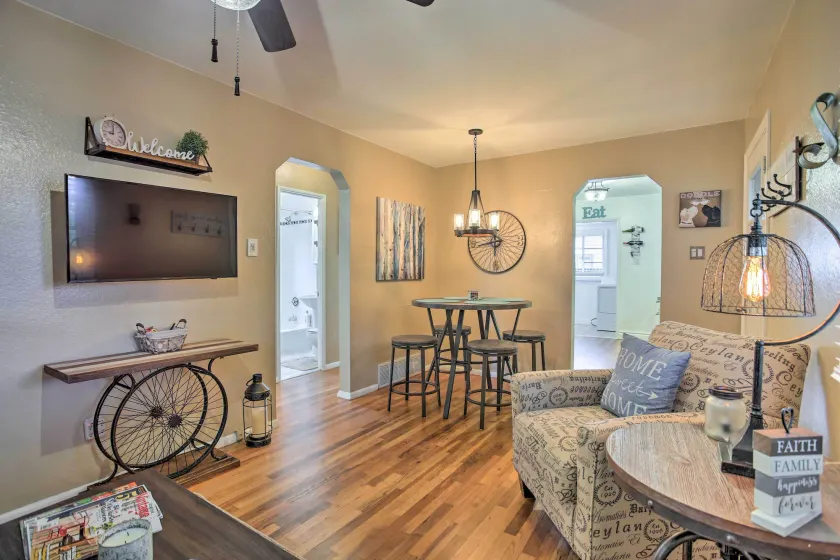 Walk to Dtwn Littleton: Updated Pet-Friendly Home - Coin séjour