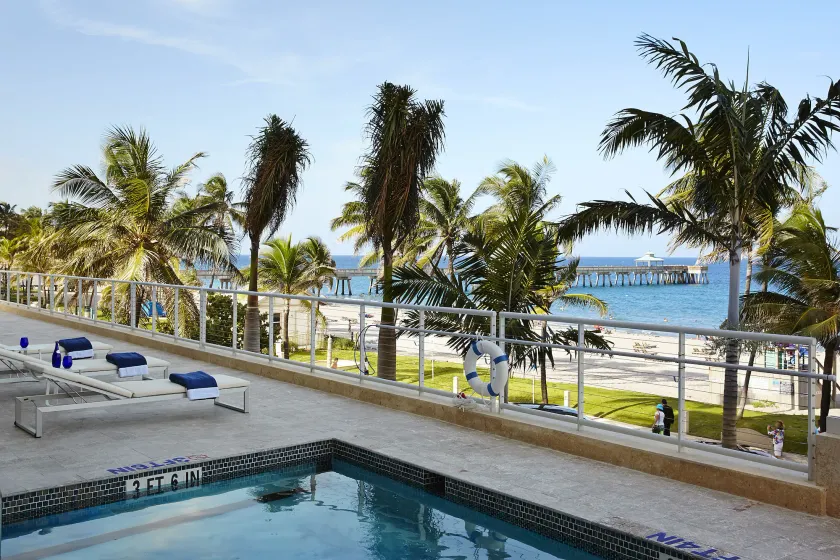 Royal Blues Hotel - Image 1