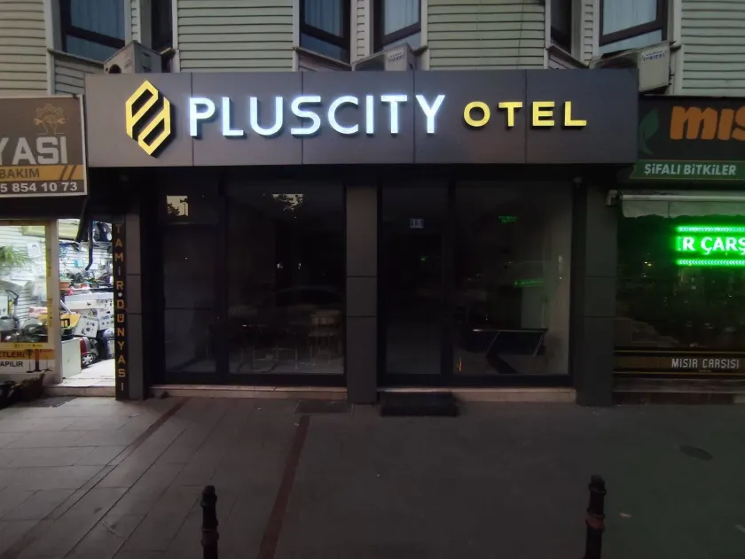 PLUSCITY HOTEL - Image 1