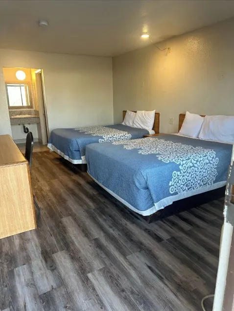 Best Economy Inn & Suites - Image 1