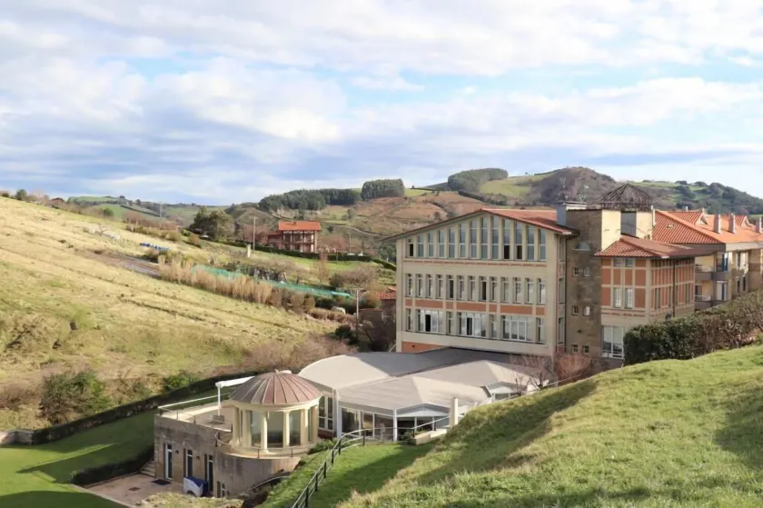 Hotel Talasoterapia Zelai Zumaia - Image 1