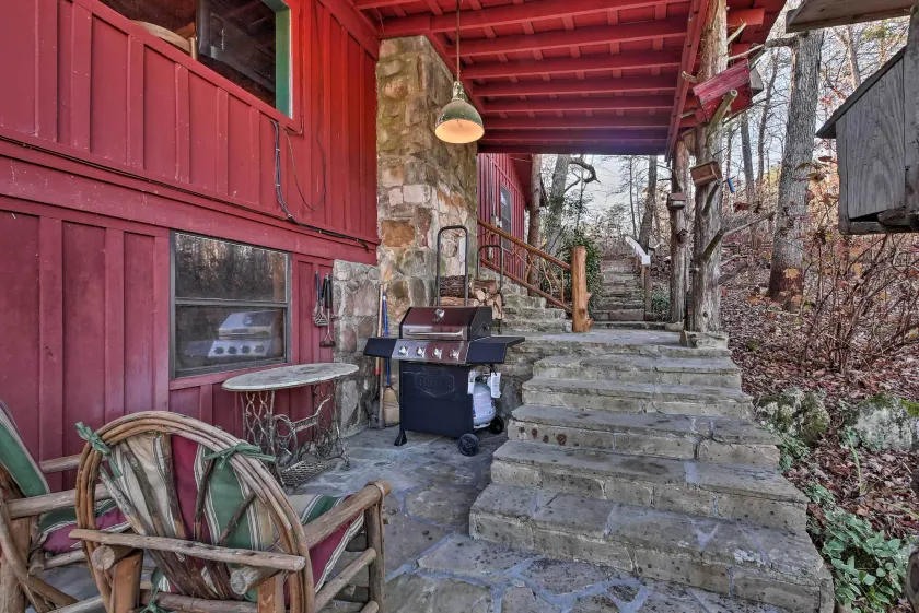 Spacious Waterfront Retreat w/ Dock & Hot Tub - Interiör