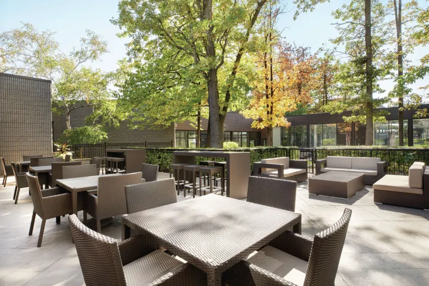 DoubleTree by Hilton Toronto Airport West - Image 1
