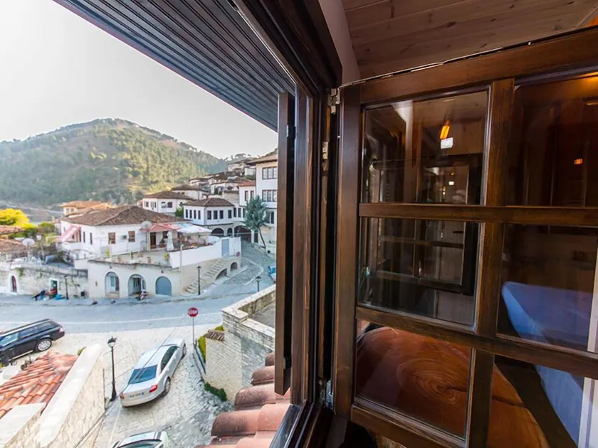 Heraklis Hotel - Image 1