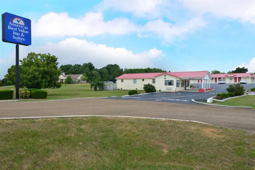 Americas Best Value Inn Wildersville - Image 1