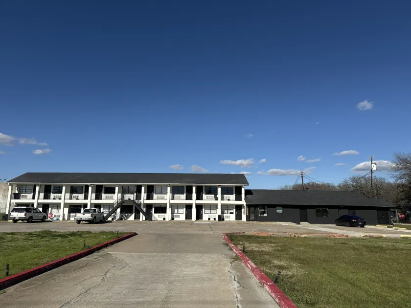 Eagle Inn - Image 1