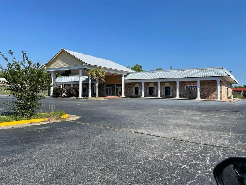 Orangeburg Inn & Suites - Image 1