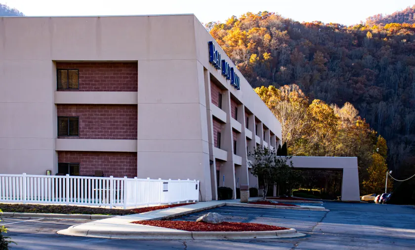 Bay Mountain Inn Cherokee Smoky Mountains - Image 1