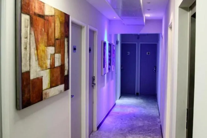 Compacto Hotel - Image 1