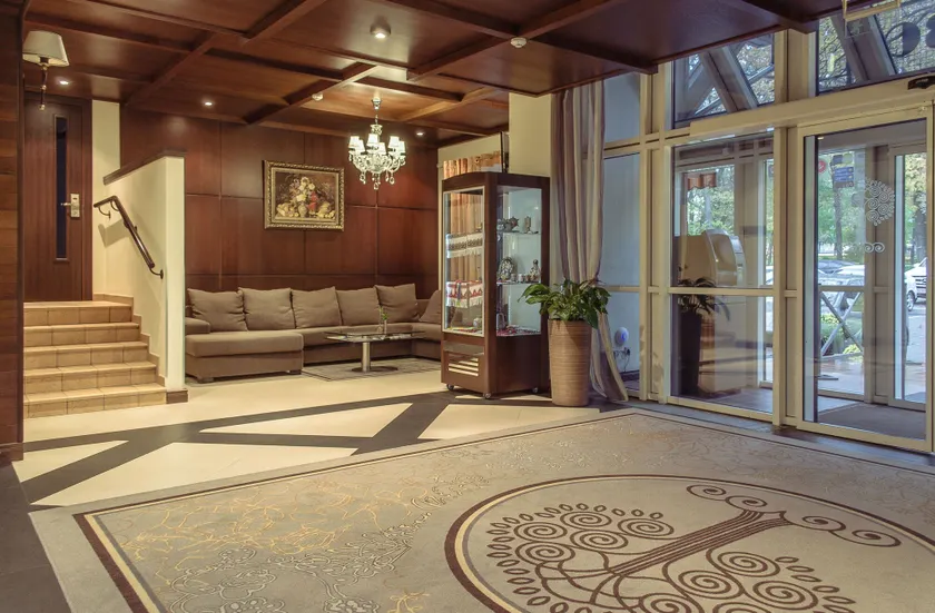 Park-Hotel Golosievo - Interior entrance