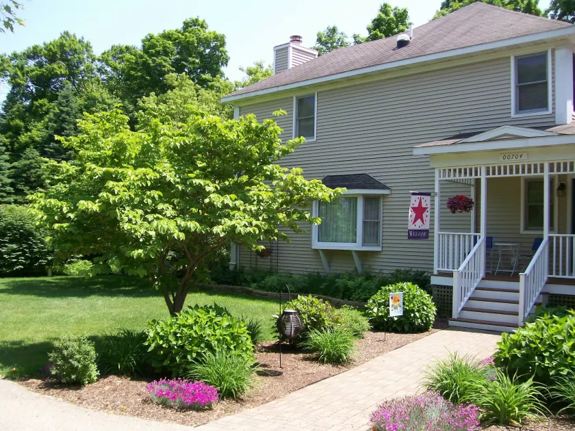 Black River Inn Bed and Breakfast - Image 1