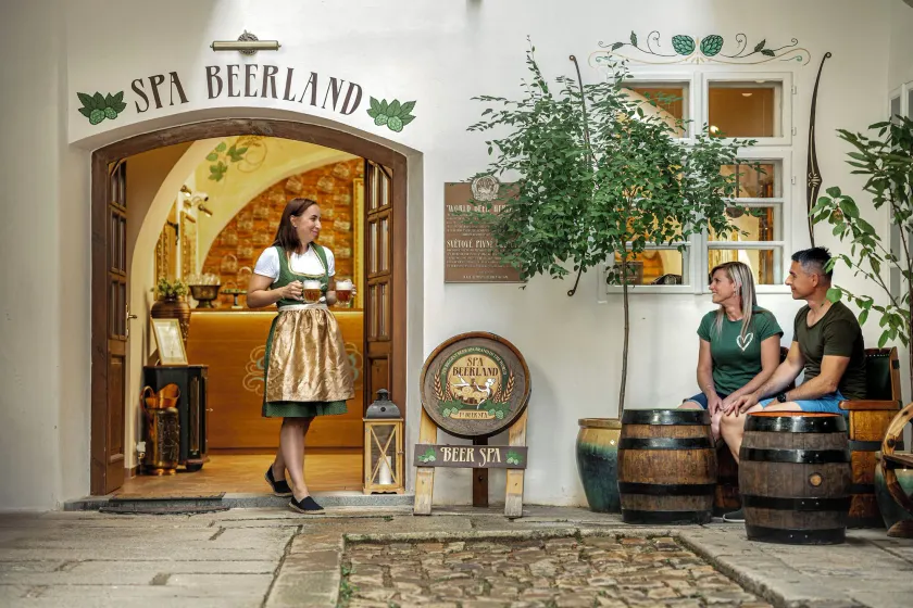 Spa Beerland - At The Golden Lamb - Image 1