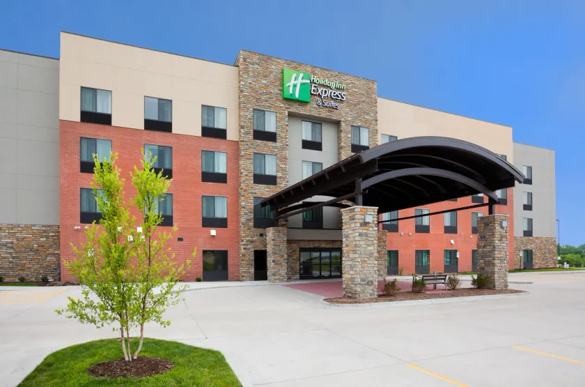 Holiday Inn Express & Suites Davenport by IHG - Image 1