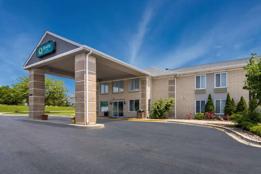 Quality Inn Aurora - Naperville Area - Image 1