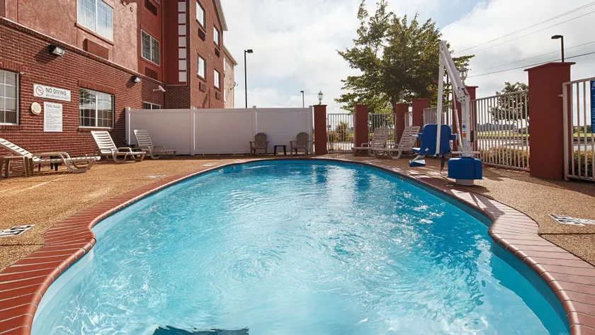 Best Western Plus Olive Branch Hotel & Suites - Image 1