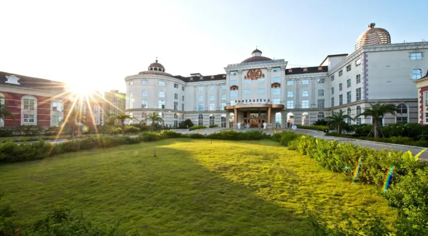 The Royal Pinnacle Hotel - Image 1