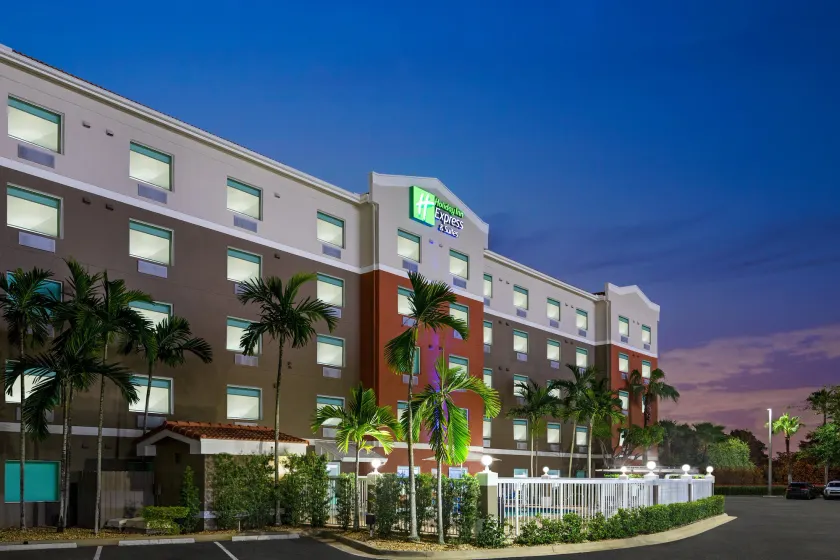 Holiday Inn Express & Suites Pembroke Pines-Sheridan St by IHG - Image 1
