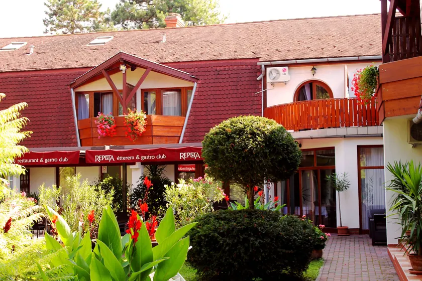 Hotel Kentaur - Image 1